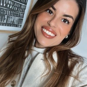 Meet your Posher, Estela